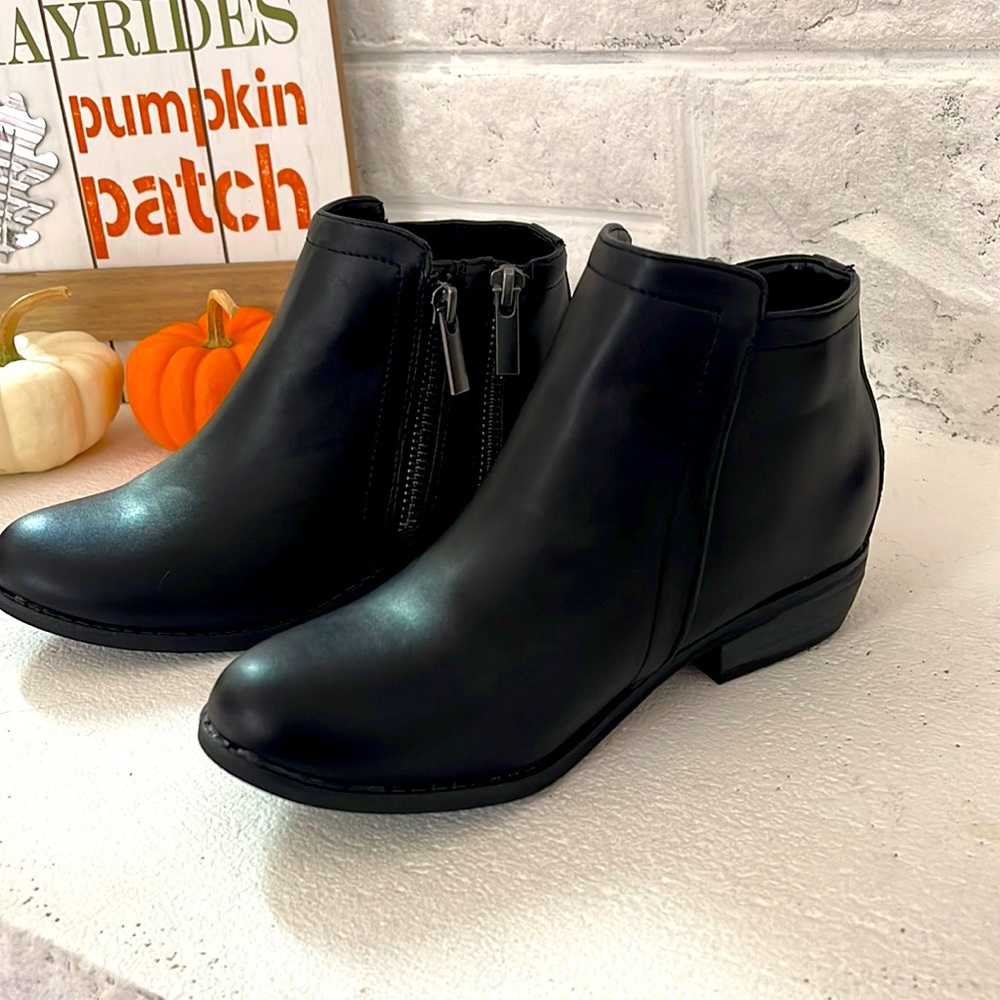 Boots from kid pik. Size 1. Never worn